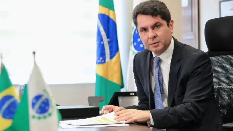 Deputado Alexandre Curi propõe lei de enfrentamento a crimes cibernéticos no Paraná