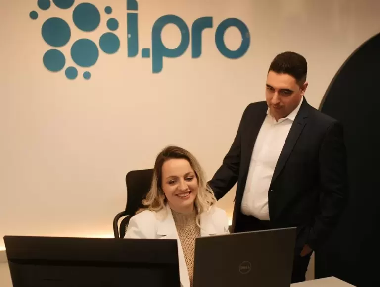 Sebrae Paraná lança guia com 10 tendências de IA para pequenos negócios