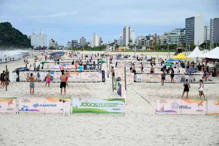 Caiobá recebe elite do beach tennis mundial com as disputas do Sanepar Open