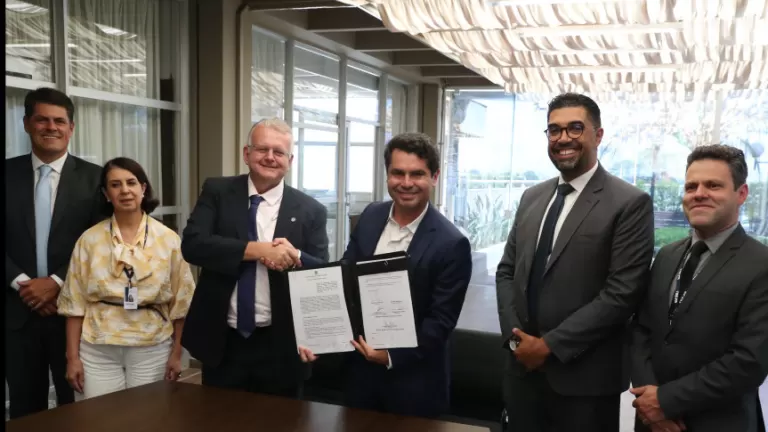 Assembleia Legislativa e TRE-PR firmam acordo para fortalecer a cidadania, a educação política e a valorização das instituições democráticas no Paraná