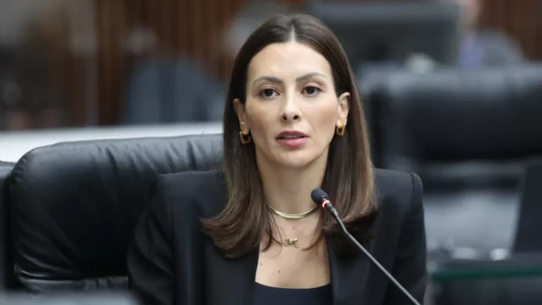 Deputada Mabel Canto cobra providências da Sanepar sobre leituras de contas de água em Ponta Grossa