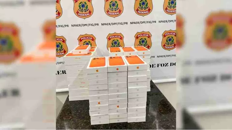 Passageiro é preso com mais de 100 iPhones sem nota fiscal em aeroporto do Paraná