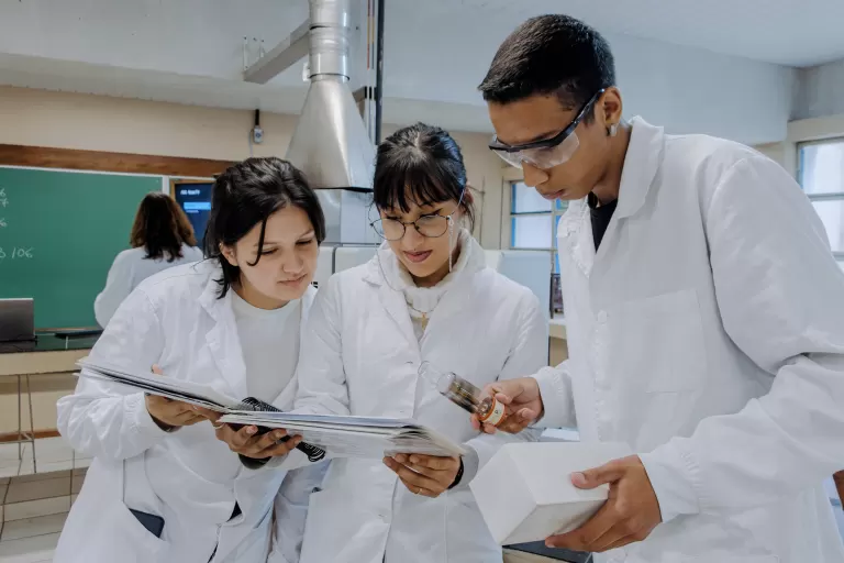 Adeus diploma: essas carreiras práticas estão pagando mais que muito graduado em 2026