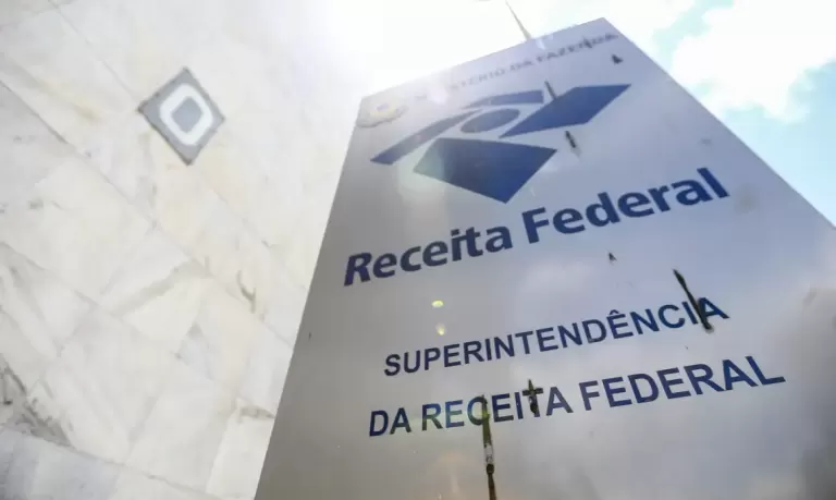 Receita Federal envia alertas sobre imposto de renda pelo Gov.br e WhatsApp