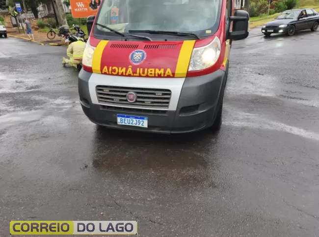 Queda de motocicleta deixa homem e mulher feridos em cruzamento de Marechal Rondon