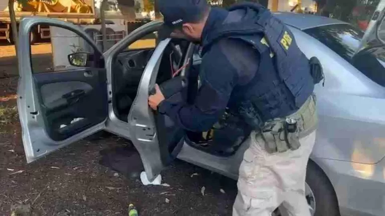 Mãe é presa após transportar 130 quilos de droga em carro com os três filhos no Paraná