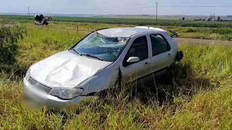 Capotamento na BR-163 deixa mulher ferida após colisão durante ultrapassagem