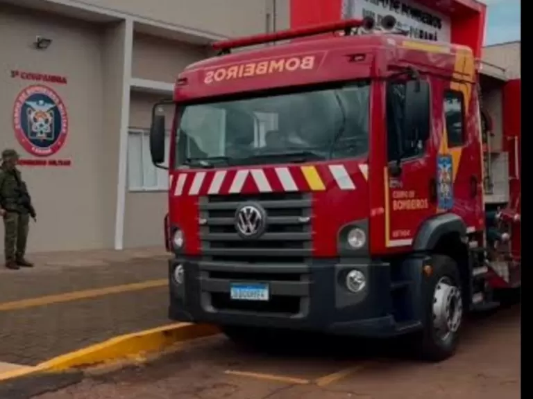 Colheitadeira pega fogo no interior de Marechal Rondon