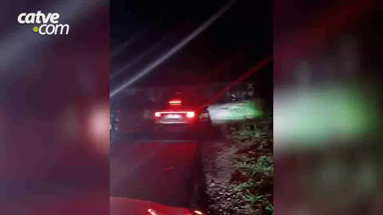 Micro-ônibus tomba na BR-277 e deixa uma pessoa morta e cinco feridos graves