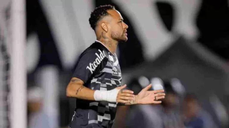 Neymar estreia na temporada, Santos goleia e avança no Paulista