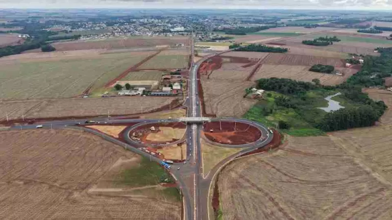 Trânsito é interrompido para conclusão de obra no contorno viário de Palotina