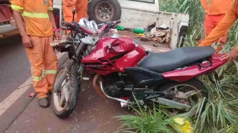 Jovem de 19 anos morre em batida de moto na PR-495 em Pato Bragado