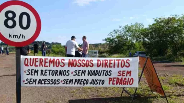 Moradores protestam contra novo pedágio na BR-163