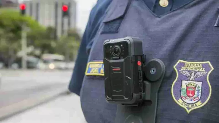 Pai é baleado após tentar vender filha em ponto de tráfico 