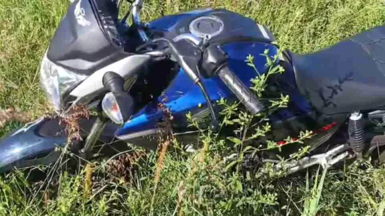 Moto é apreendida após condutor empinar por cerca de 1 km em Toledo
