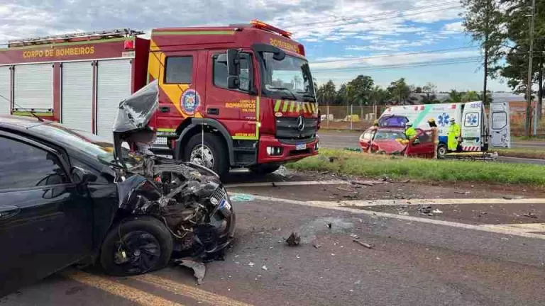 Grave acidente interdita BR-277 em Cascavel e deixa seis feridos