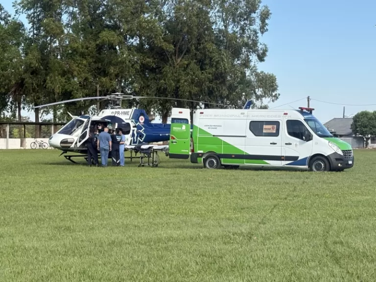 Paciente é transferida pelo helicóptero do Consamu em Mercedes
