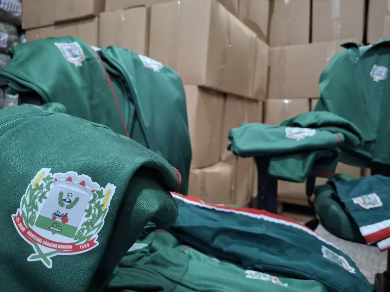 Entrega de uniformes escolares da rede municipal deve iniciar na próxima semana