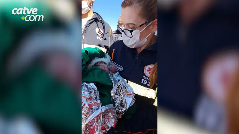 Bebê nasce dentro de carro a caminho do hospital em Cascavel