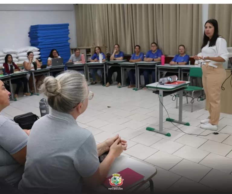 Formação pedagógica dos profissionais da educação chega ao 2º dia; retorno às aulas será na quinta-feira