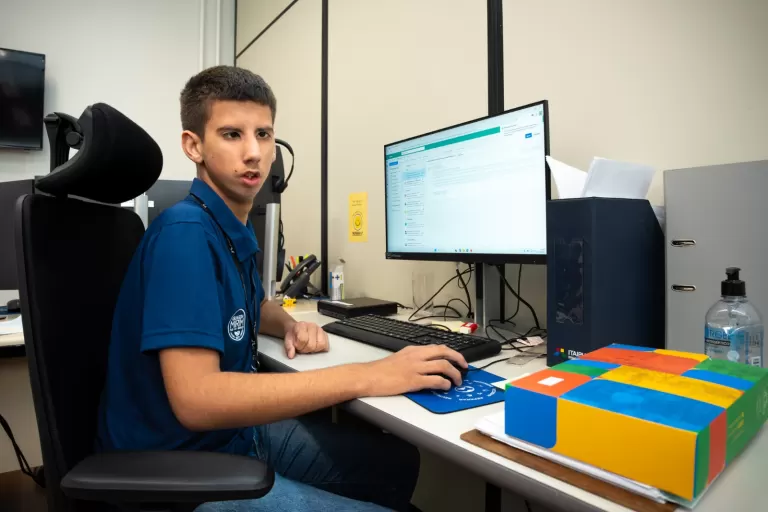 Itaipu integra jovem neurodivergente ao Programa de Iniciação ao Trabalho