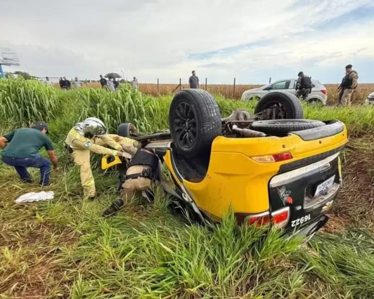 Policial morre e outro fica em estado grave após viatura capotar na PR-323