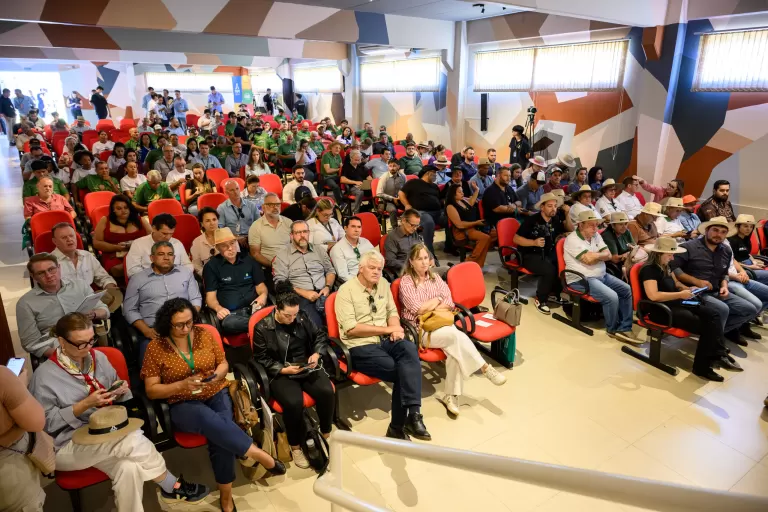 Itaipu debate acordo Mercosul-União Europeia no Show Rural e destaca agenda para a agricultura