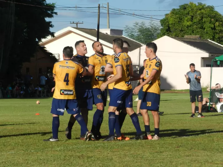 Oito times, quatro vagas: semifinalistas da 8ª Copa Irineu Kuhn serão conhecidos neste sábado