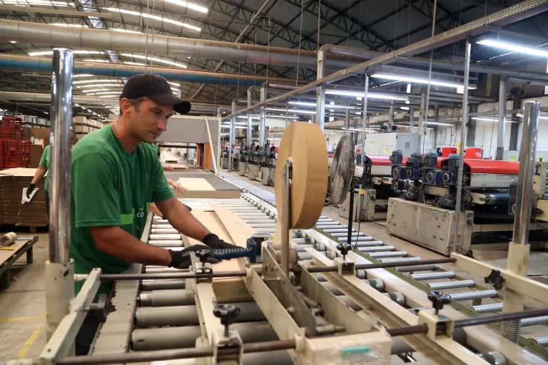 Do comércio à indústria: Paraná tem 27 mil vagas de emprego abertas em todas as regiões