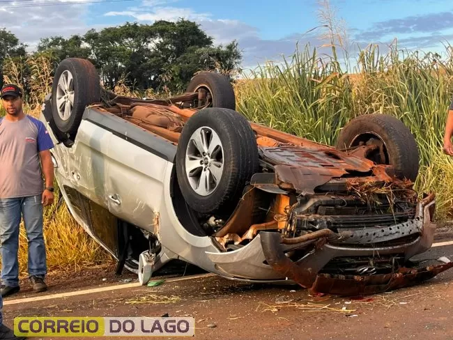 Mulher fica ferida em capotamento na PR-317 entre São José das Palmeiras e Santa Helena