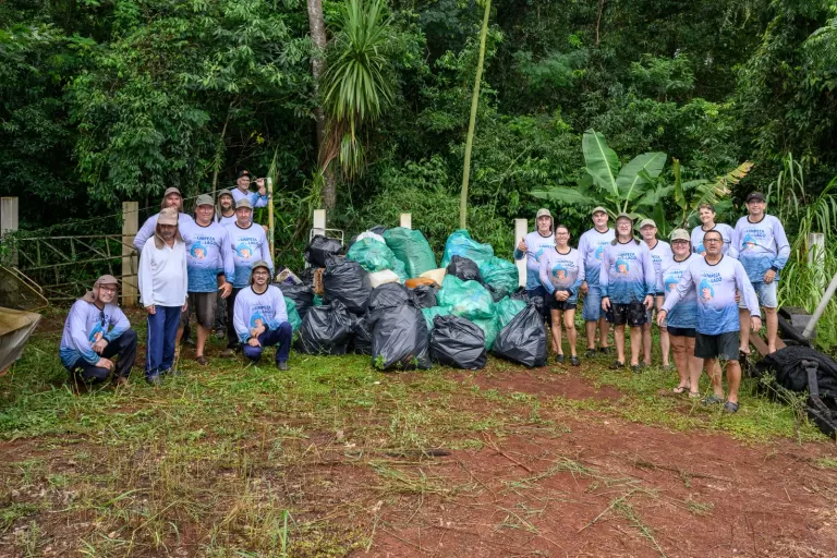 Campanha de limpeza mobiliza pescadores e reforça cuidado com o Lago de Itaipu