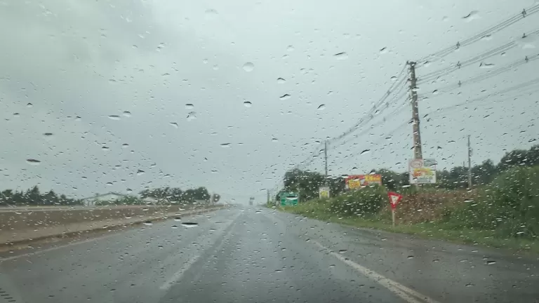 Temporais atingem o Paraná e deixam alerta de tempestade em todas as regiões