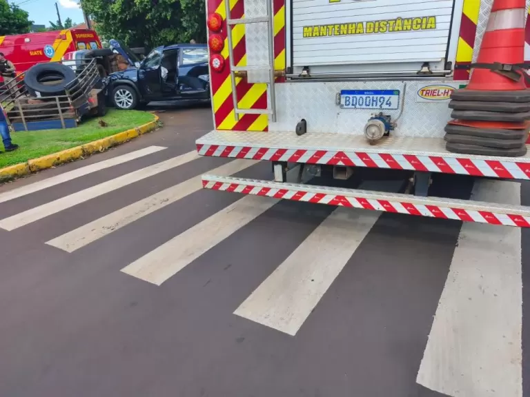 Colisão entre dois veículos deixa uma pessoa ferida e grandes danos materiais em Marechal Rondon