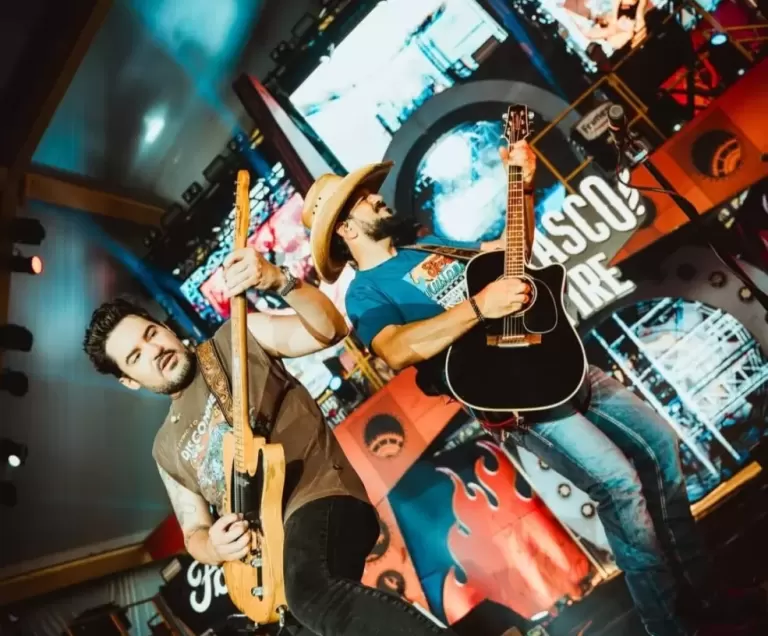 Dupla sertaneja Fernando & Sorocaba é a primeira atração confirmada da Expo Rosa 2026