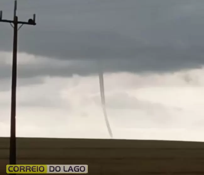 Formação de nuvem funil chama atenção em Itaipulândia