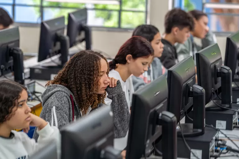 Plataformas digitais do Estado garantem alto desempenho dos alunos no Enem e vestibulares