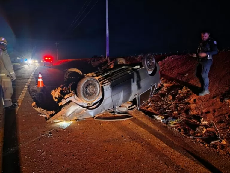 Homem morre em grave acidente seguido de capotamento em Toledo
