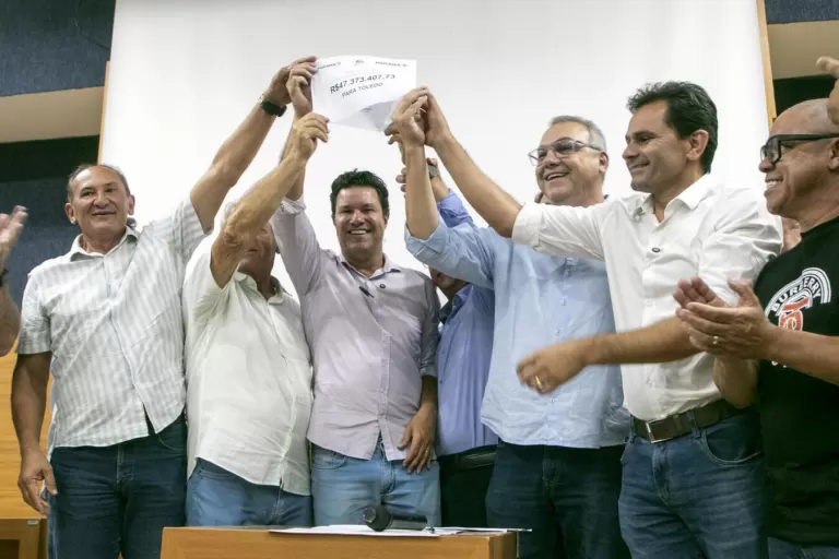 Secretário das Cidades assina convênio para Ponte Estaiada em Toledo