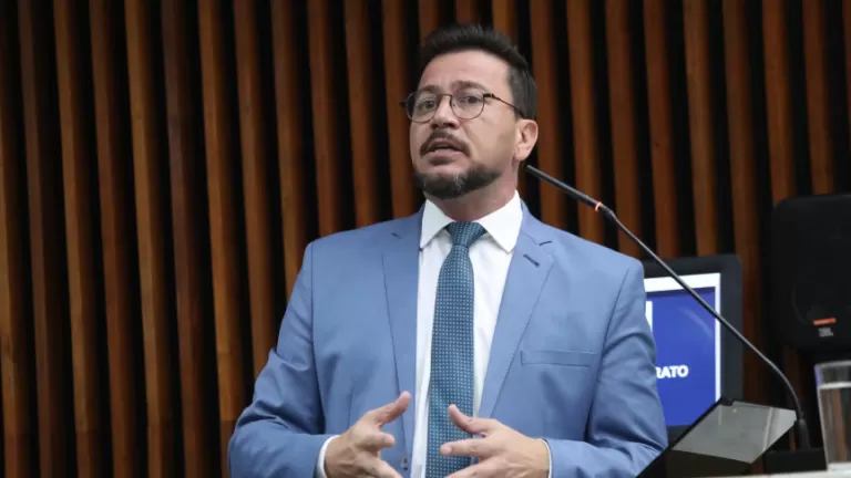 Deputado Arilson Chiorato aciona MP-PR para apurar cumprimento da oferta de Língua Espanhola nas escolas estaduais do Paraná