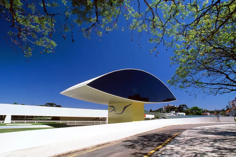 Museu Oscar Niemeyer oferece visitas guiadas todas as sextas-feiras de março