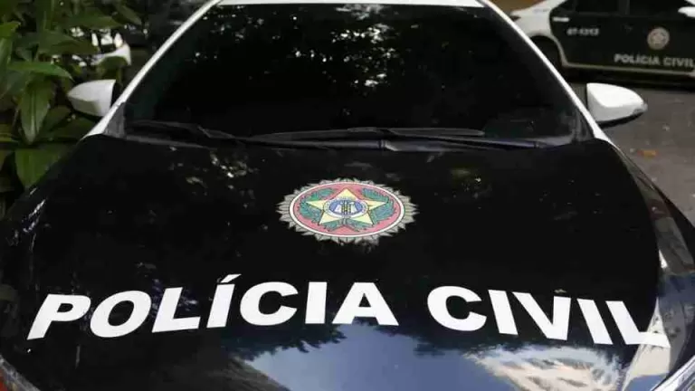 Polícia prende professor universitário acusado de abusar de quatro crianças