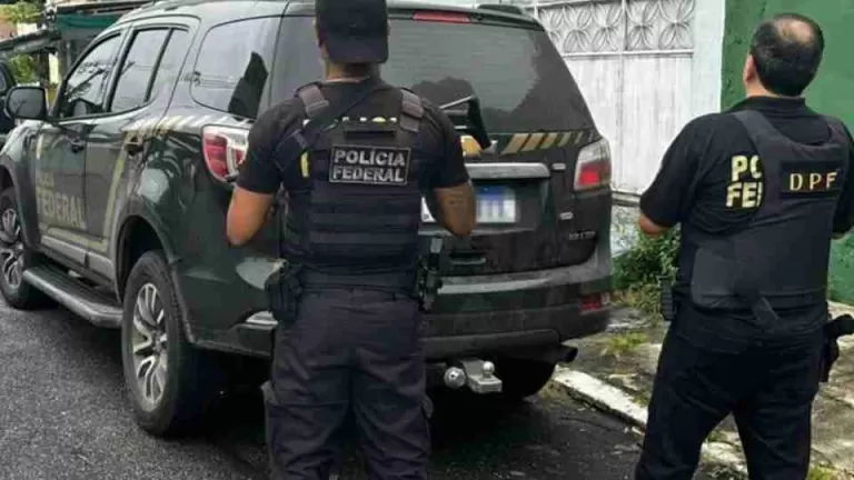 Mãe é presa suspeita de gravar e compartilhar vídeos de abuso das próprias filhas