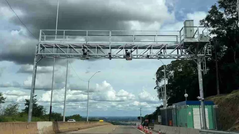 Free flow: motoristas ainda se adaptam ao pedágio eletrônico nas rodovias do Paraná