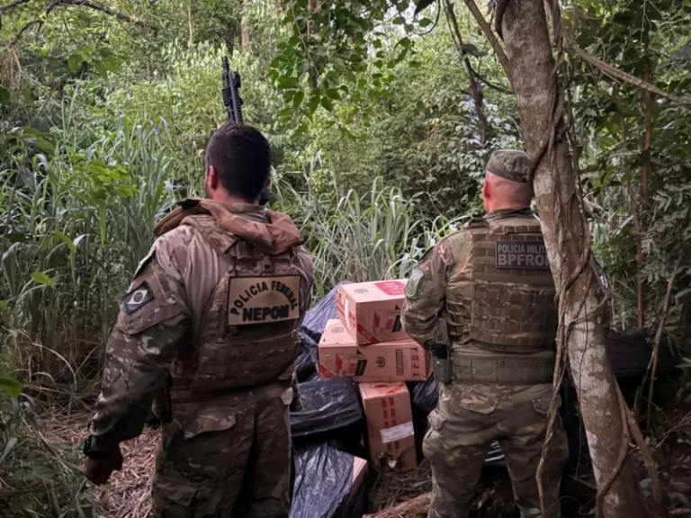 Carro e carga de cigarros paraguaios são localizados em mata no interior de Guaíra