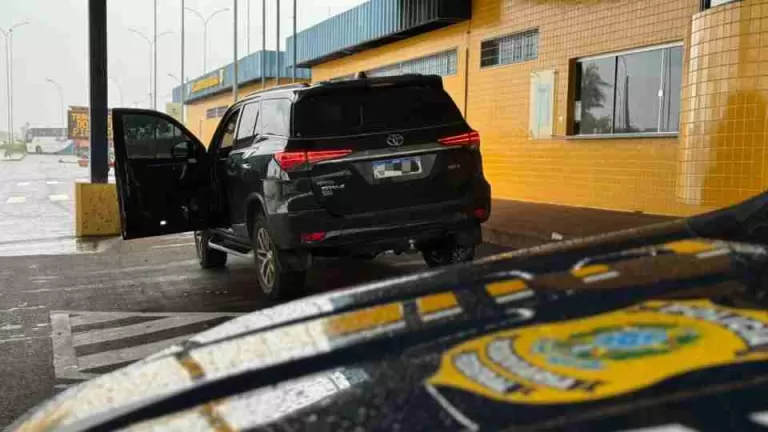 Carro furtado é recuperado com placas falsas na BR-163 em Guaíra