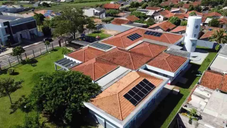 200 escolas do Paraná terão energia solar e troca de equipamentos até 2027