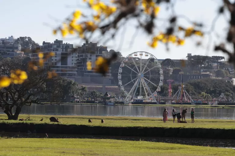 Primeiro fim de semana de outono será de calor e pancadas de chuva isoladas no Paraná