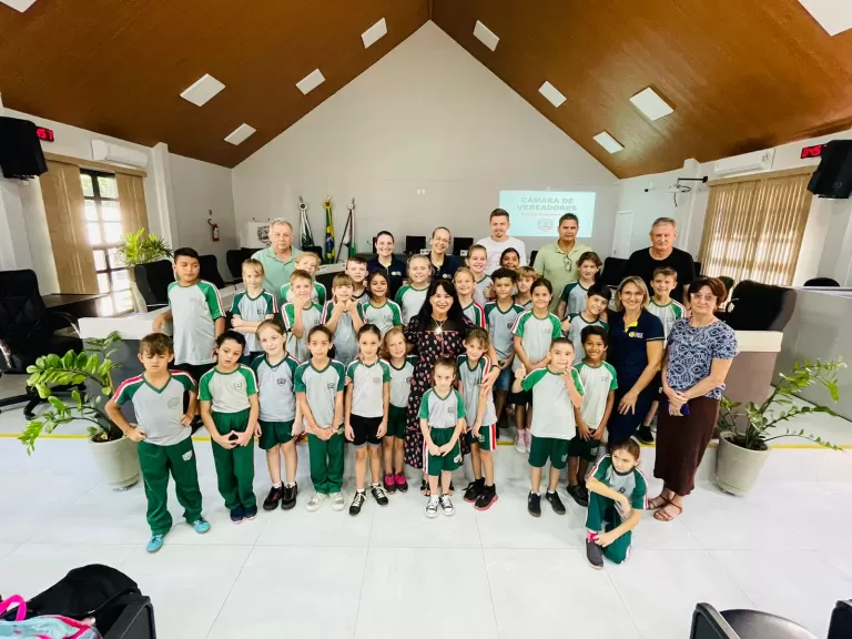 Estudantes de Margarida visitam Câmara Vereadores e apresentam pedido de melhorias para escola