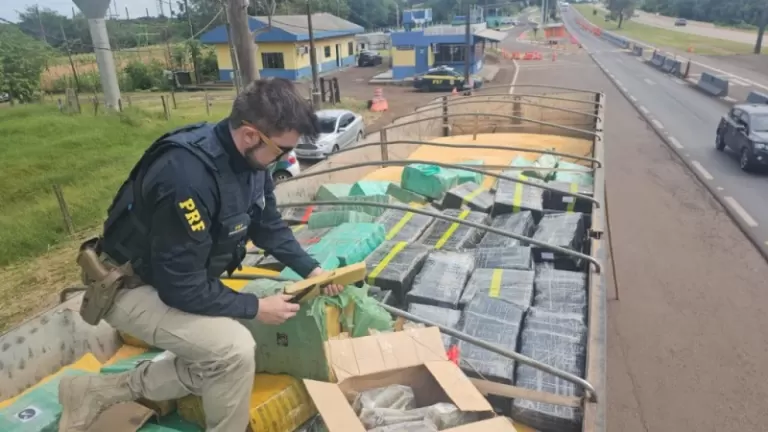 Junto da família, caminhoneiro é flagrado transportando mais de 5 toneladas de drogas na BR-163