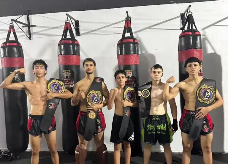 Lutadores rondonenses conquistam cinco cinturões em campeonato internacional de Muay Thai
